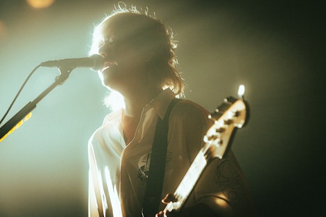 首藤義勝（Vo, B）（Photo by Kazma Kobayashi）