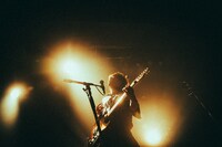 高橋國光（G, Vo）（Photo by Kazma Kobayashi）