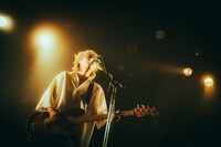 首藤義勝（Vo, B）（Photo by Kazma Kobayashi）