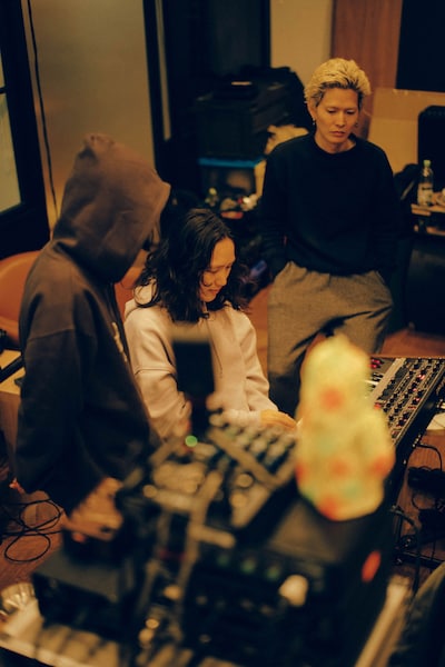 「Naked 4 Satan」制作中のTempalay。