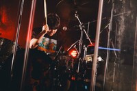 尾崎和樹（Dr / Galileo Galilei）（撮影：タマイシンゴ）