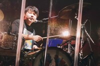 尾崎和樹（Dr / Galileo Galilei）（撮影：タマイシンゴ）