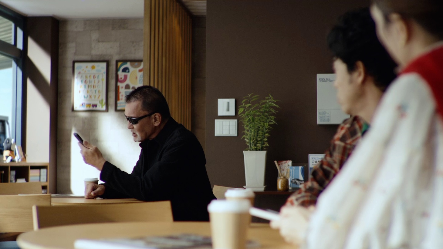 ENEOS公式アプリの新テレビCM「カーライフ○年生【マイカー】編」より。