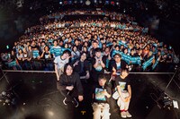 「ライブナタリー “Base Ball Bear × Galileo Galilei” -2025- 大阪」の集合写真。（撮影：キョートタナカ）