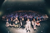 「ライブナタリー “Base Ball Bear × Galileo Galilei” -2025- 東京」の集合写真。(撮影:タマイシンゴ)