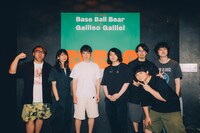 「ライブナタリー “Base Ball Bear × Galileo Galilei” -2025- 東京」開演前のメンバー。（撮影：タマイシンゴ）