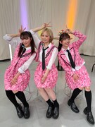 私立恵比寿中学。左から、中山莉子、安本彩花、真山りか。