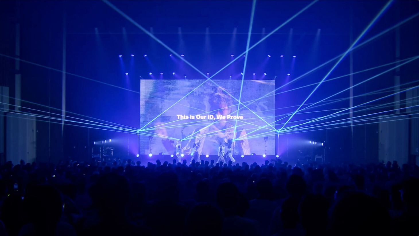 ExWHYZ「iD」ライブ映像より。