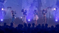ExWHYZ「iD」ライブ映像より。