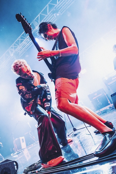 ASH（ASH DA HERO）とKen（L'Arc-en-Ciel）。