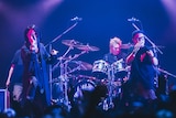 L'Arc-en-Ciel「Lover Boy」を歌う逹瑯(MUCC)と団長(NoGoD)。