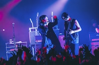 逹瑯（MUCC）とKen（L'Arc-en-Ciel）。