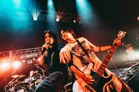 千秋（DEZERT）とAKi。