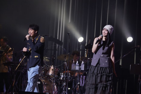 川島明と横田真悠。(撮影:上西由華)