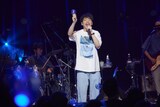 アンコールで「Stay Blue」を歌う川島明。（撮影：上西由華）