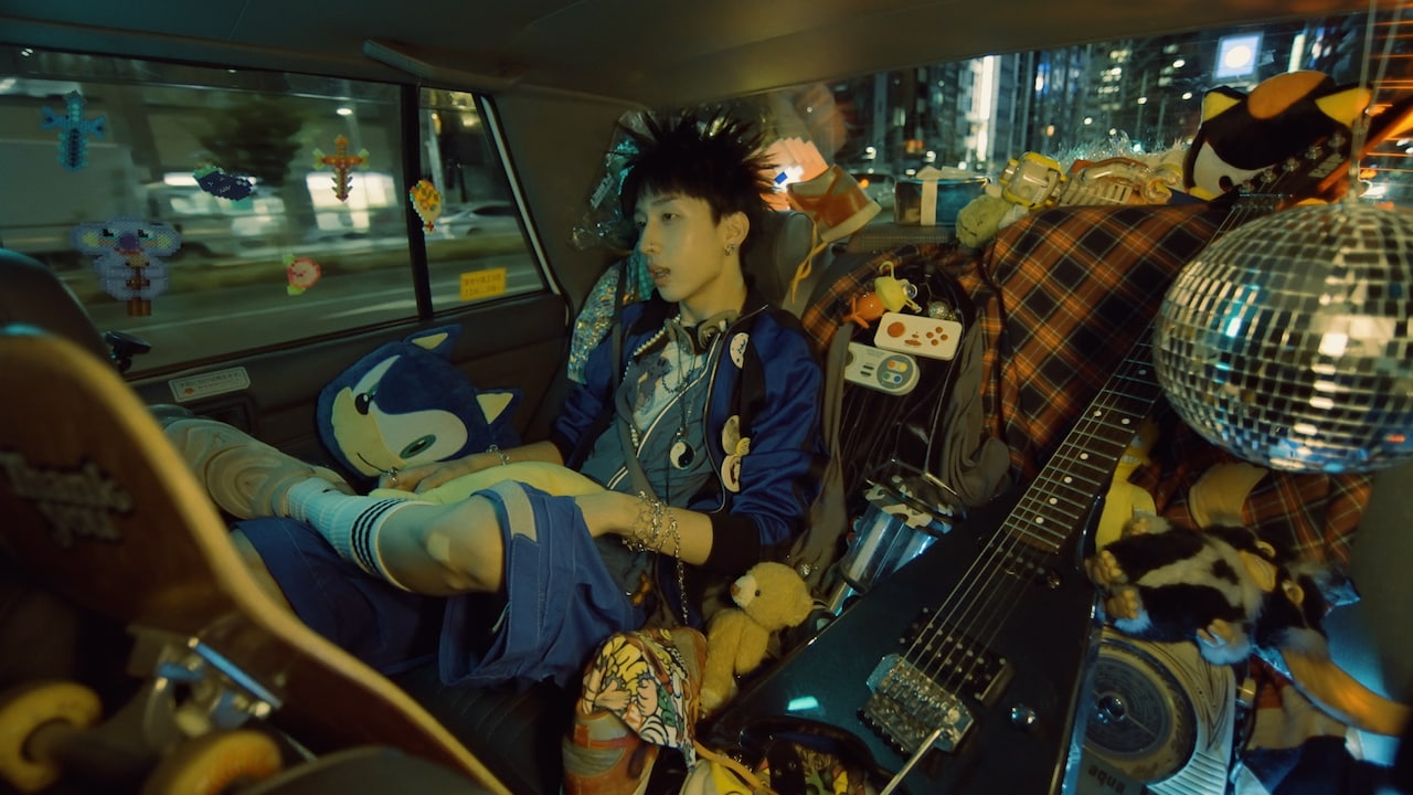 MON7A「おやすみTaxi」ミュージックビデオで“MON7A Taxi”に乗車