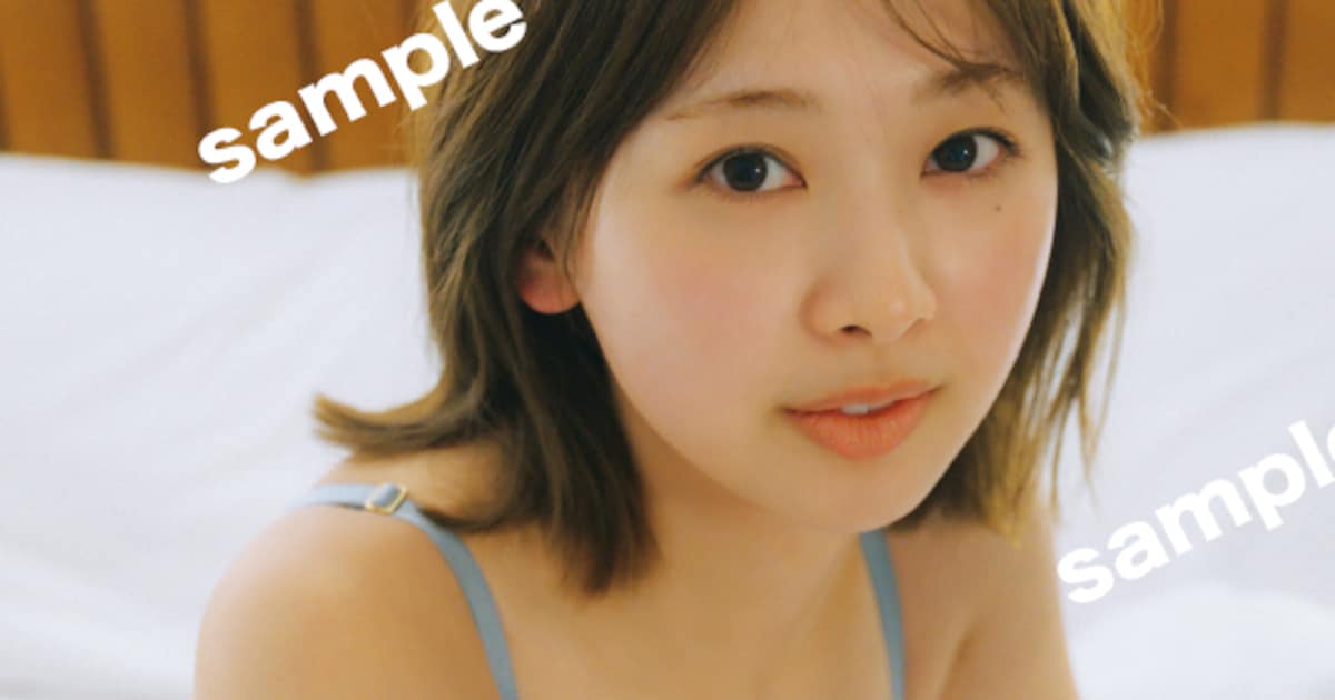 日向坂46富田鈴花、発売中の写真集より未公開ポストカードとパネル展示 