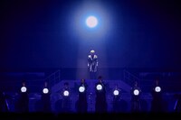 「Feel the light」のパフォーマンスの様子。