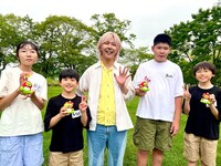 北海道・標茶町を訪れた藤澤涼架（中央）。©︎TBS