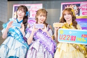 左からFRUITS ZIPPERの真中まな、仲川瑠夏、早瀬ノエル。