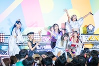 グランドフィナーレに登場した元BiSHのハシヤスメ・アツコ（後列中央）。