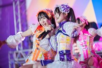 虹のコンキスタドールの石原愛梨沙（左）と蛭田愛梨（右）。