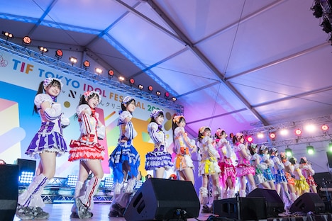 2日目のHOT STAGEトリを務めた虹のコンキスタドール。