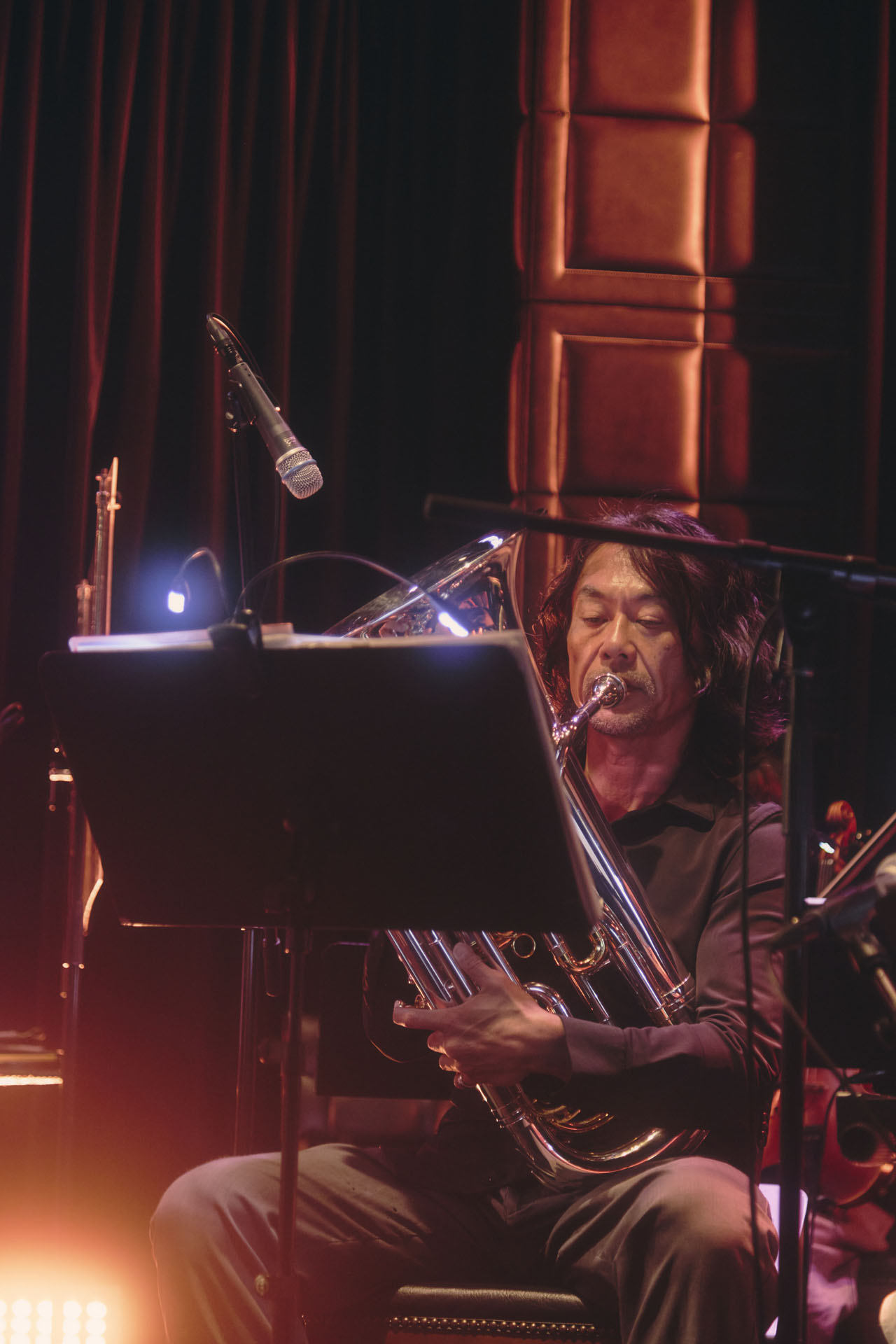 ゴンドウトモヒコ（Euphonium）（Photo by YUKI KAWASHIMA）