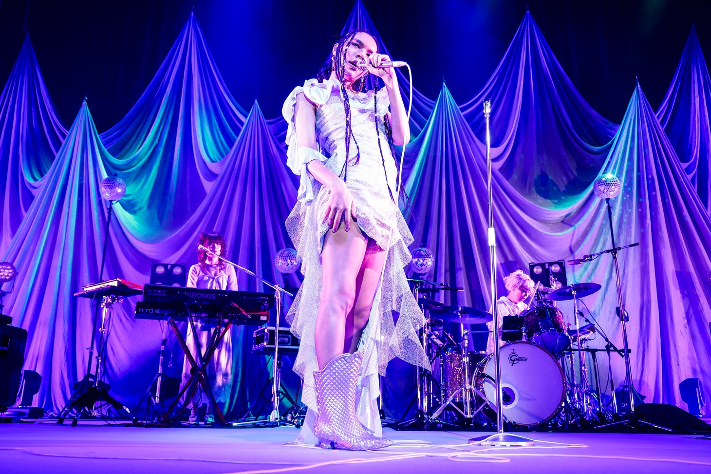 アヴちゃん（Vo）（撮影：森好弘）