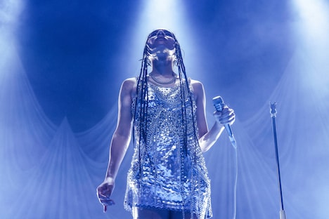 アヴちゃん（Vo）（撮影：森好弘）