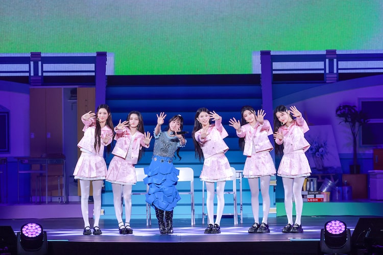 ILLITと乃紫。(P)&(C) BELIFT LAB Inc.