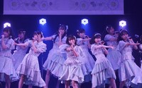 12thシングルの表題曲「傷つくことが青春だ」を披露するSTU48。©STU/KING RECORDS
