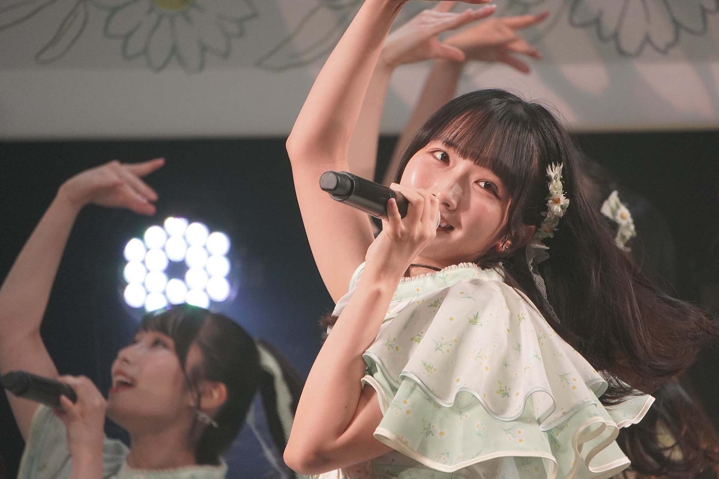 「傷つくことが青春だ」でセンターを務める高雄さやか。©STU/KING RECORDS