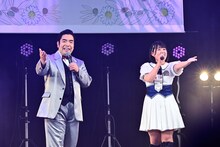 デュエット曲「あの頃のBGM」を披露する池田裕楽と徳永ゆうき。©STU/KING RECORDS