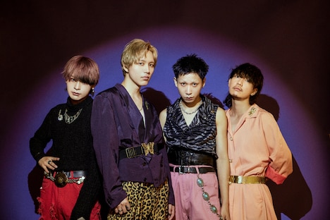 猫背のネイビーセゾン