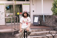 小石川図書館の前にて。