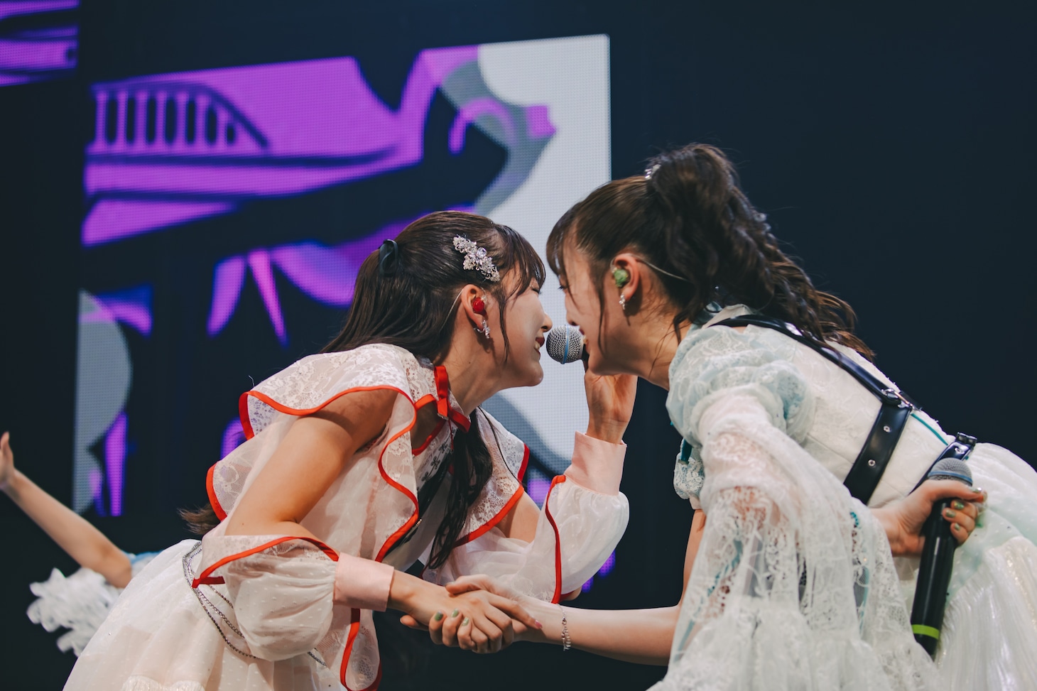 左から上田理子、希山愛。（撮影：清水舞）
