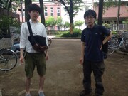 学生時代の田中ヤコブ（右）とその友人（左）。