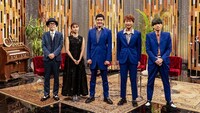 左からリリー・フランキー、上白石萌歌、東京スカパラダイスオーケストラの谷中敦（Baritone Sax）、茂木欣一（Dr）、加藤隆志（G）。（写真提供：NHK）