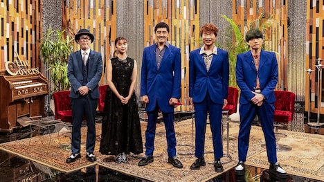 左からリリー・フランキー、上白石萌歌、東京スカパラダイスオーケストラの谷中敦（Baritone Sax）、茂木欣一（Dr）、加藤隆志（G）。（写真提供：NHK）