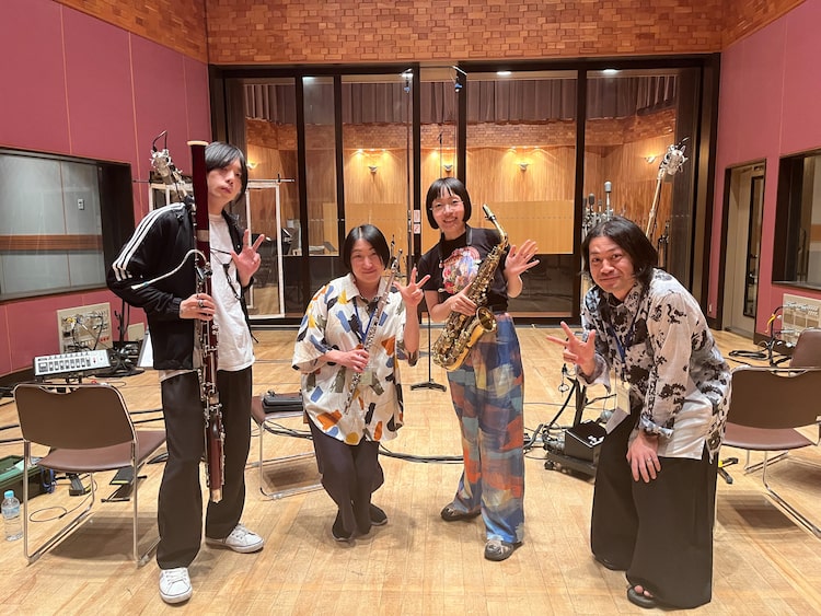 森優太(右端)とドラマ音楽演奏メンバー。