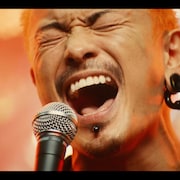 WANIMA新作EP収録曲のMV公開、サンバダンサーとパフォーマンス