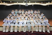 人気画像7位は「AKB48武道館ライブに前田敦子、大島優子、高橋みなみ、小嶋陽菜、指原莉乃、柏木由紀、板野友美ら豪華OGメンバー出演」より、AKB48とOGメンバー。