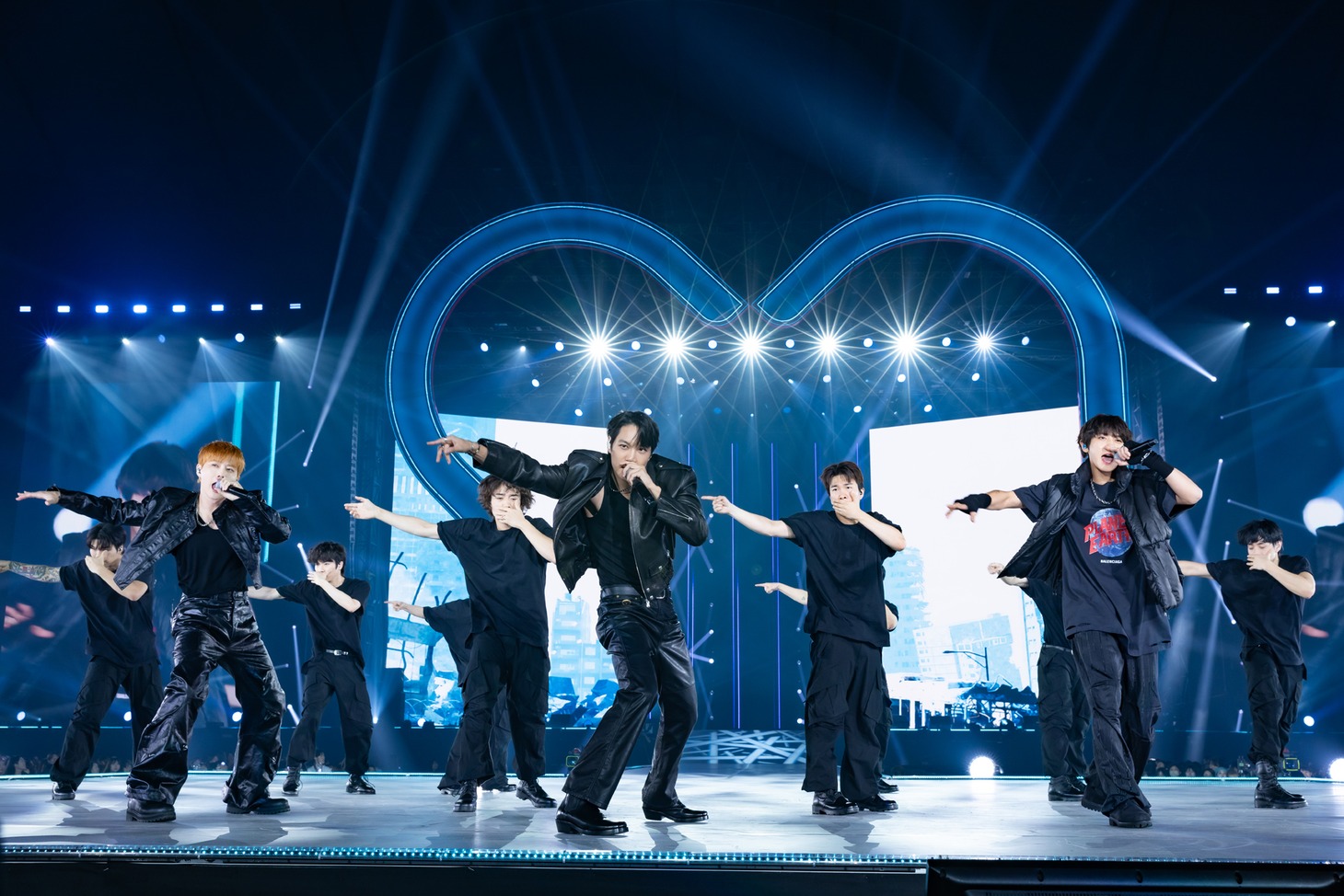 EXO（撮影：田中聖太郎写真事務所）