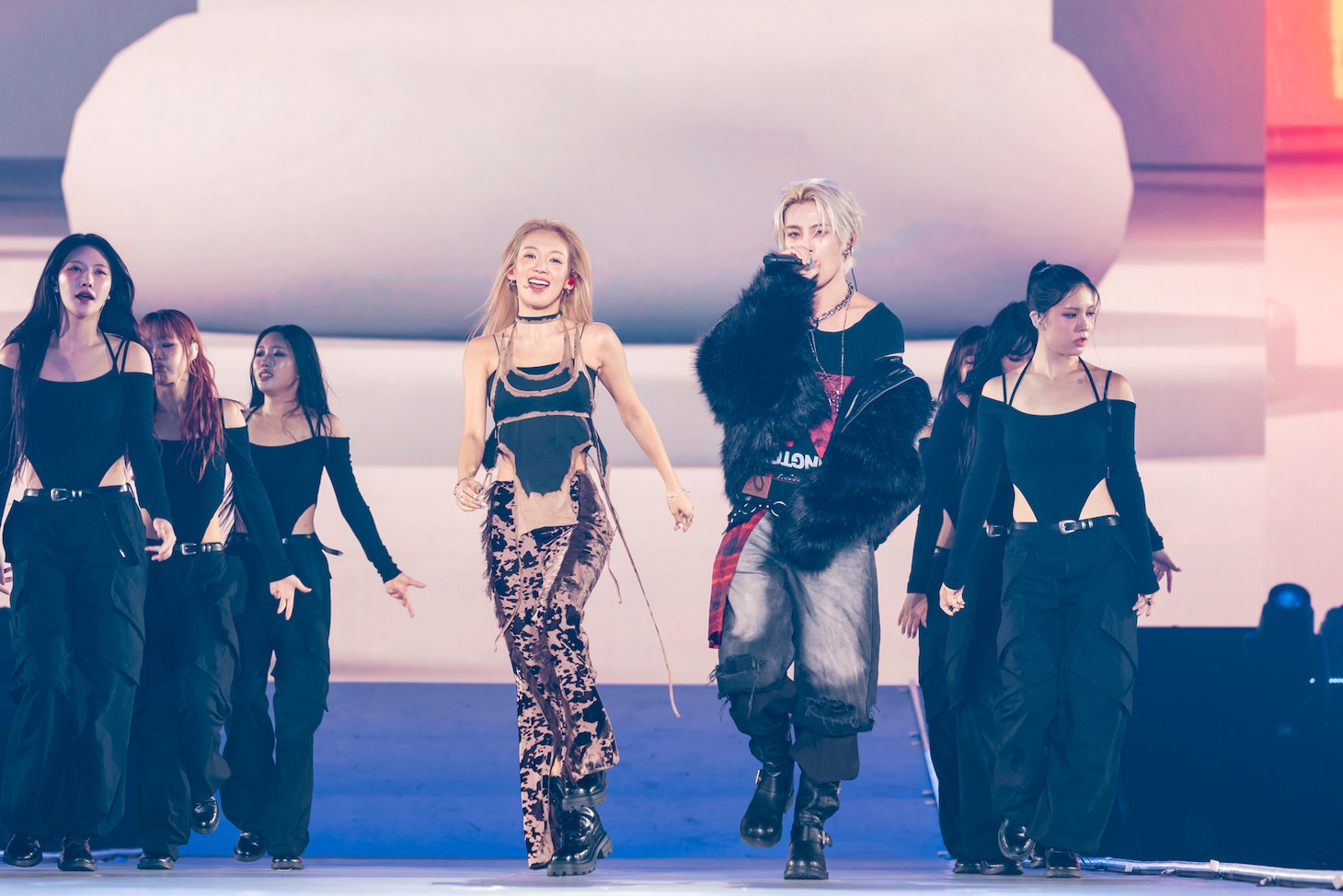 HYOYEON × YANGYAN（撮影：田中聖太郎写真事務所）