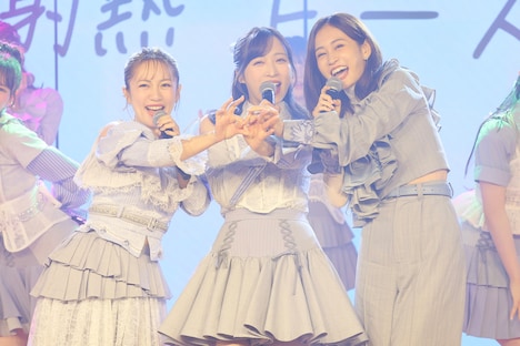 生配信企画「卒業生も現役も大集合！AKB48 20周年記念シングル発売SP」の様子。