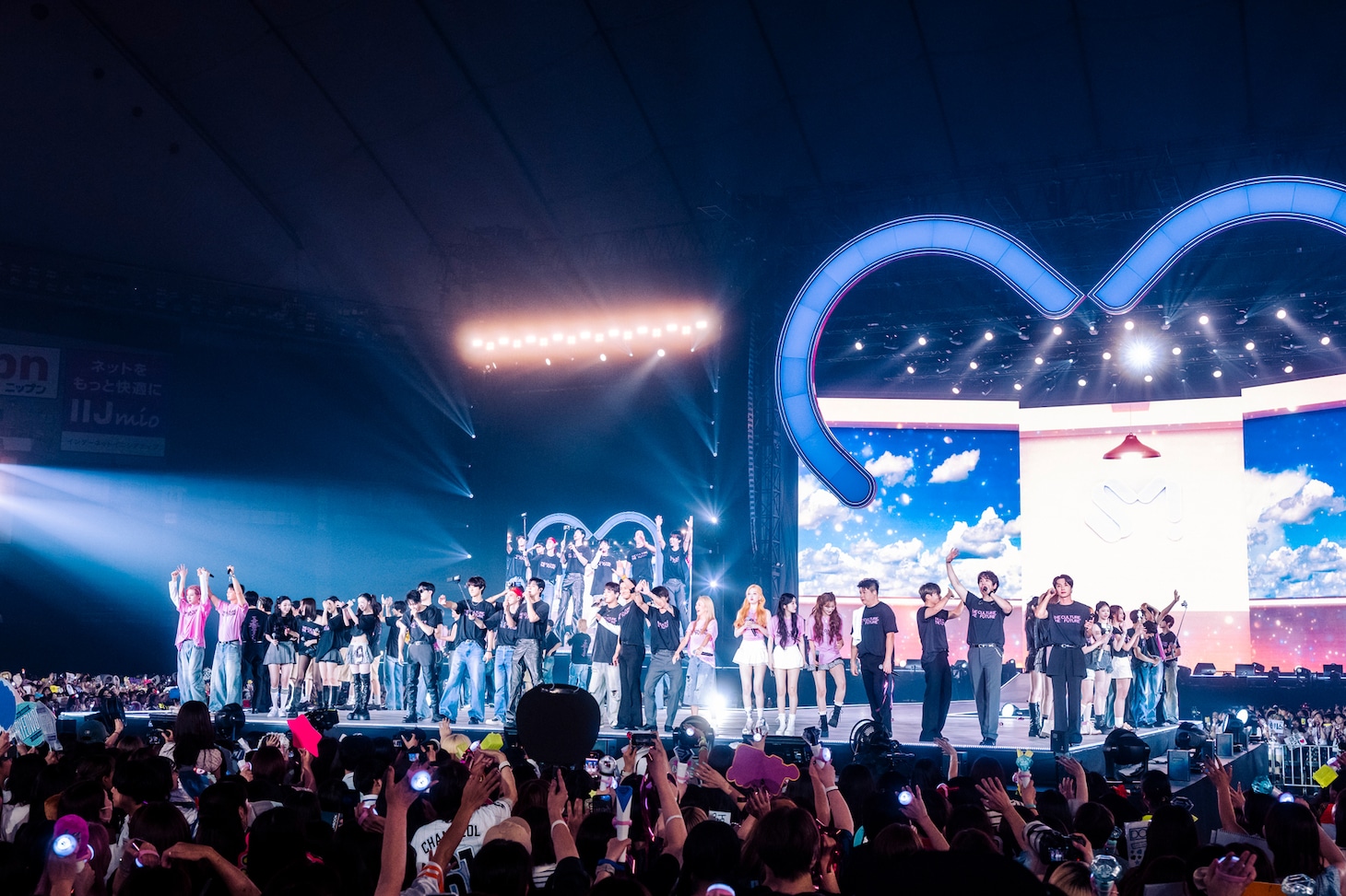 SMTOWN（撮影：田中聖太郎写真事務所）