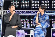 トーク中の大森南朋（左）、相葉雅紀（右）。©テレビ朝日・東映