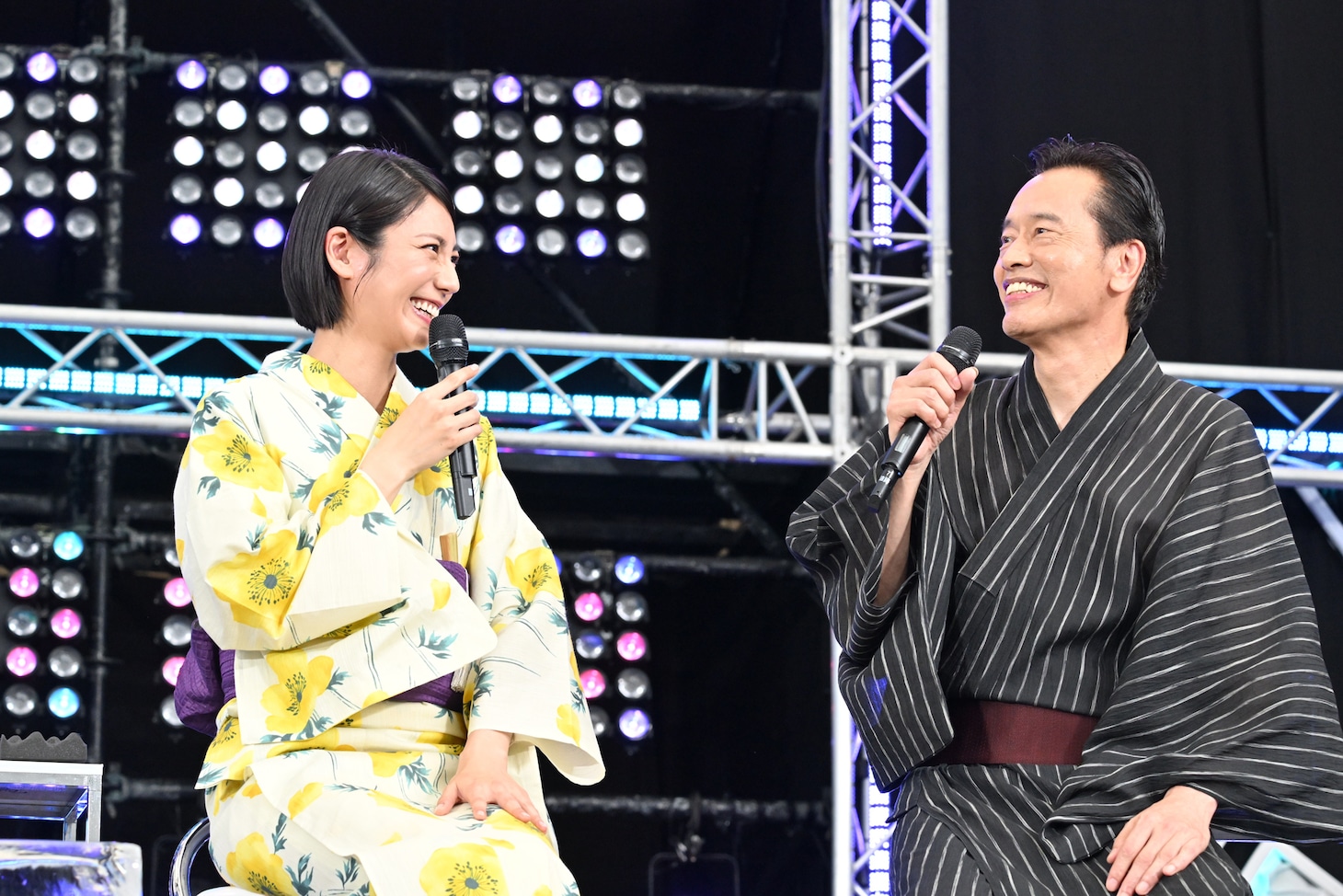 左から松下奈緒、遠藤憲一。©テレビ朝日・東映