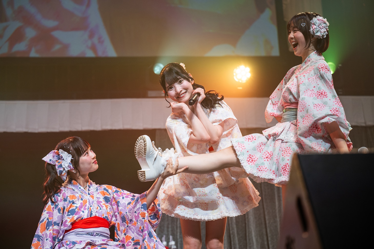 左から近藤沙瑛子、小鳥遊るい、神南りな。